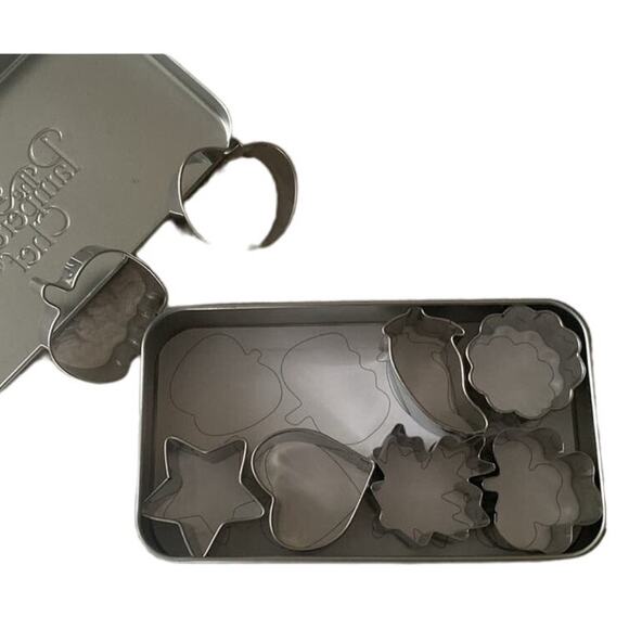 Pampered Chef Creative Cutters Set Mini Cookie Cutter Set of 8 Storage Tin 1095 - Picture 3 of 3